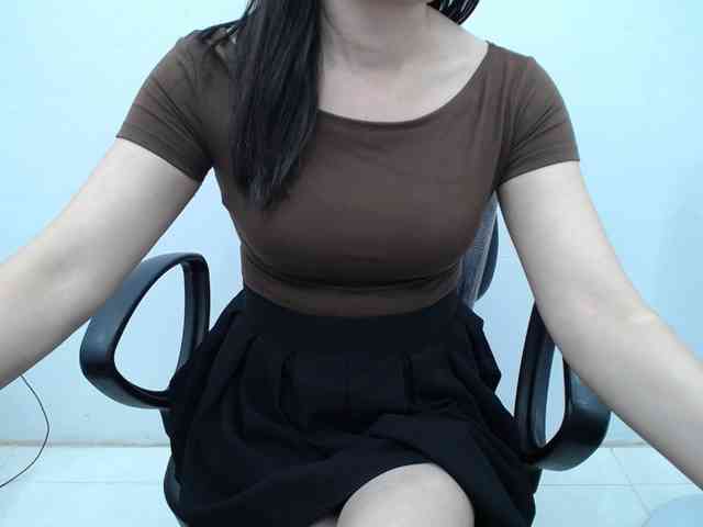Lady-Young webcam