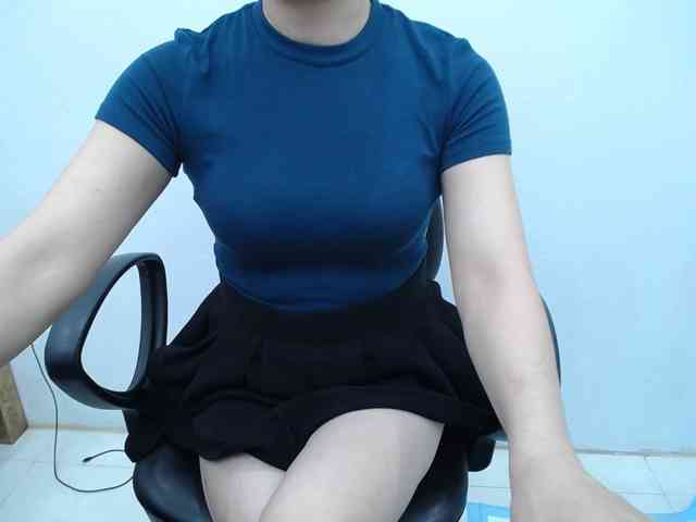 Lady-Young webcam