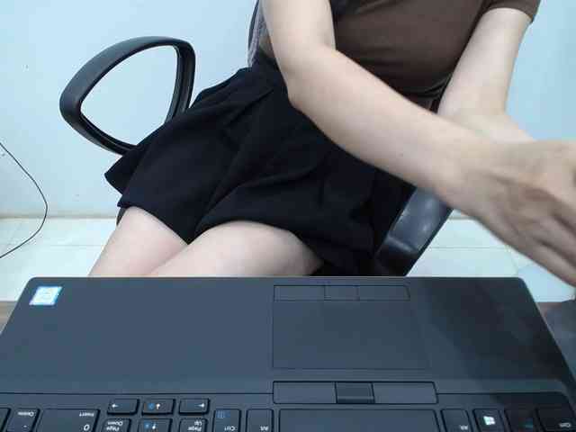Lady-Young webcam