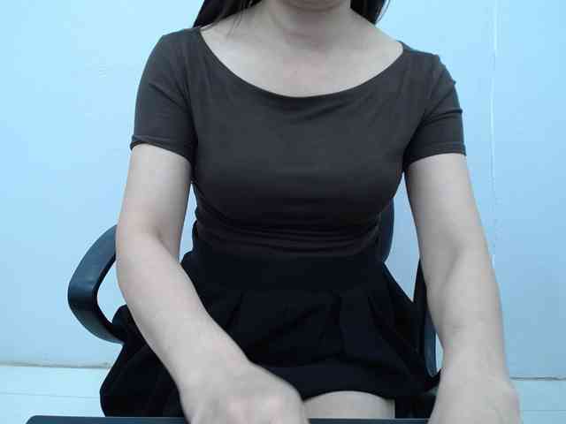 Lady-Young webcam