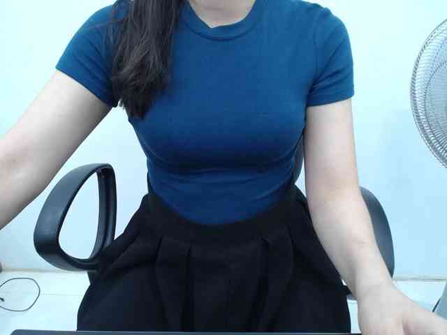 Lady-Young webcam