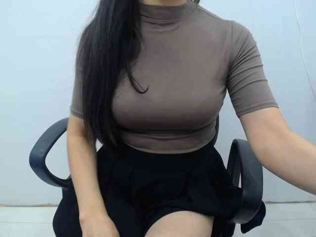 Lady-Young webcam