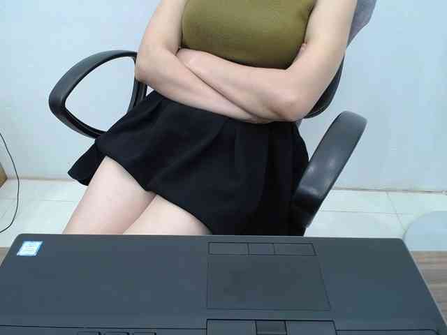 Lady-Young webcam