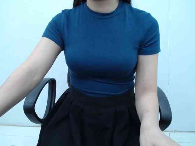 Lady-Young webcam