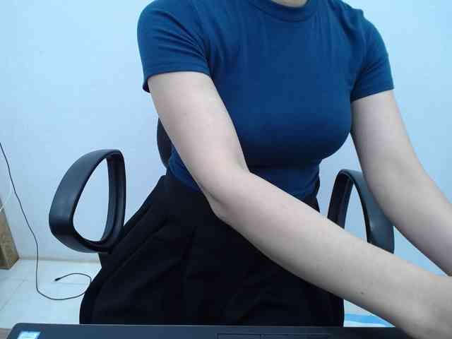 Lady-Young webcam