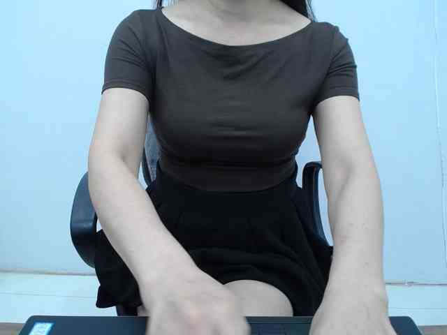 Lady-Young webcam
