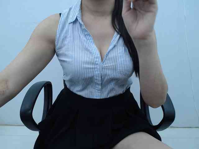 Lady-Young webcam