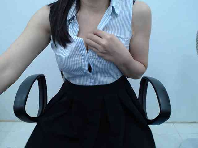 Lady-Young webcam