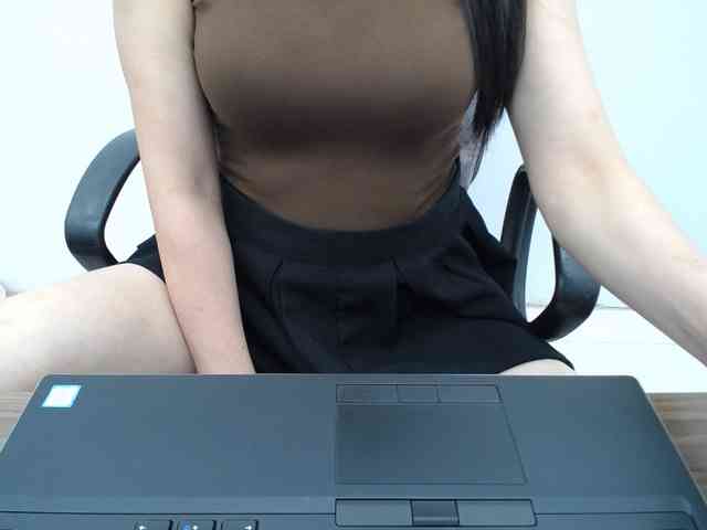 Lady-Young webcam