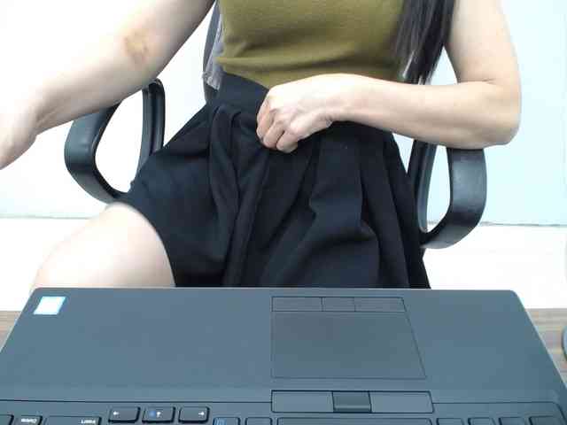 Lady-Young webcam