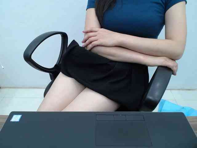 Lady-Young webcam