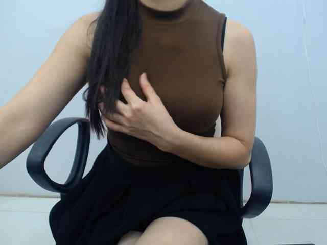 Lady-Young webcam