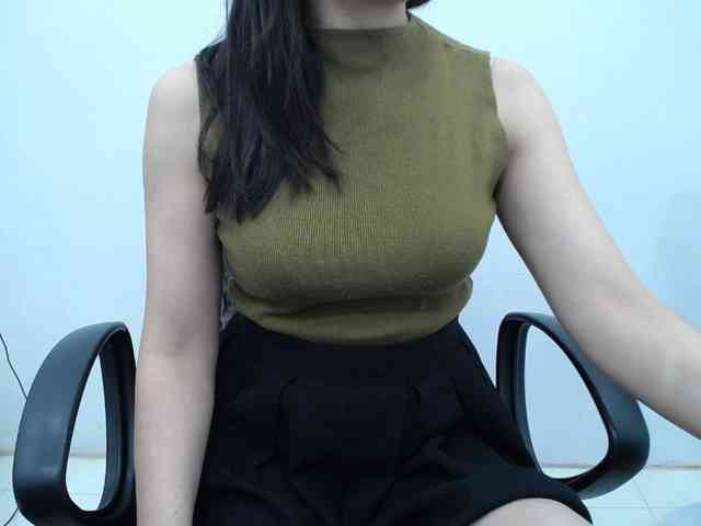 Lady-Young webcam