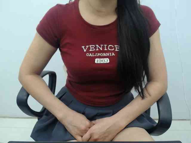 Lady-Young webcam