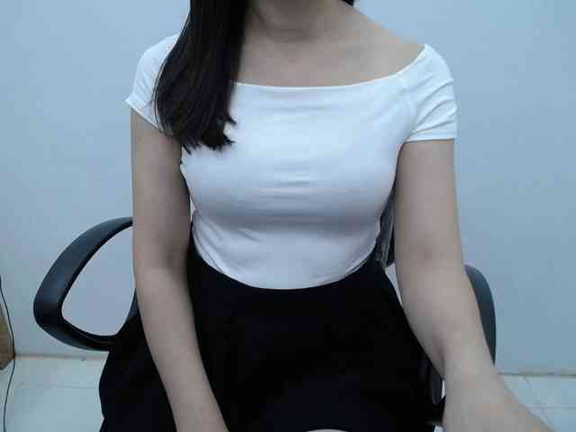 Lady-Young webcam