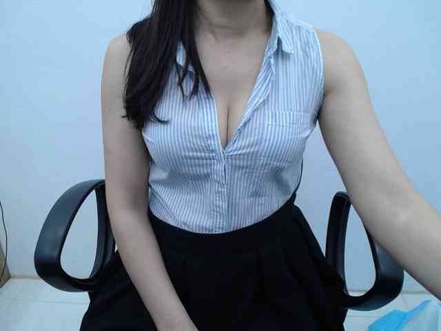 Lady-Young webcam