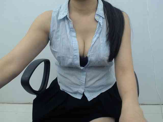 Lady-Young webcam