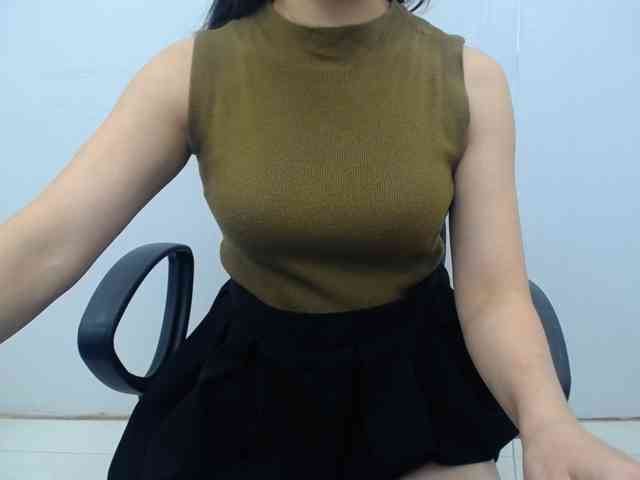 Lady-Young webcam