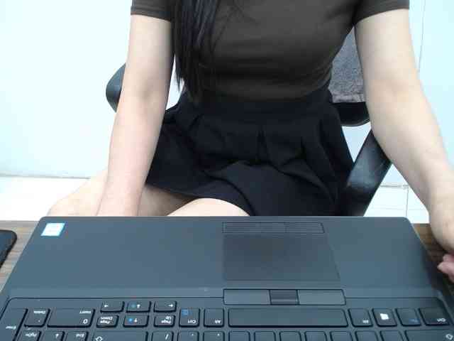 Lady-Young webcam