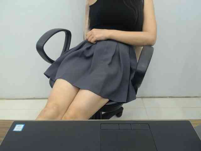 Lady-Young webcam