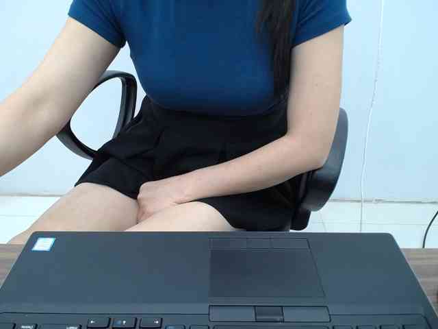 Lady-Young webcam