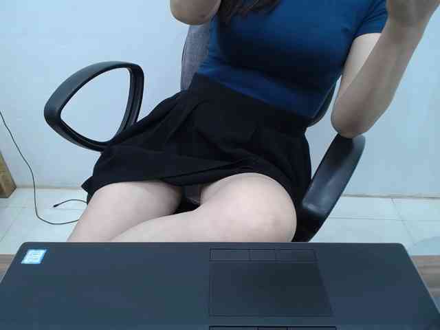 Lady-Young webcam