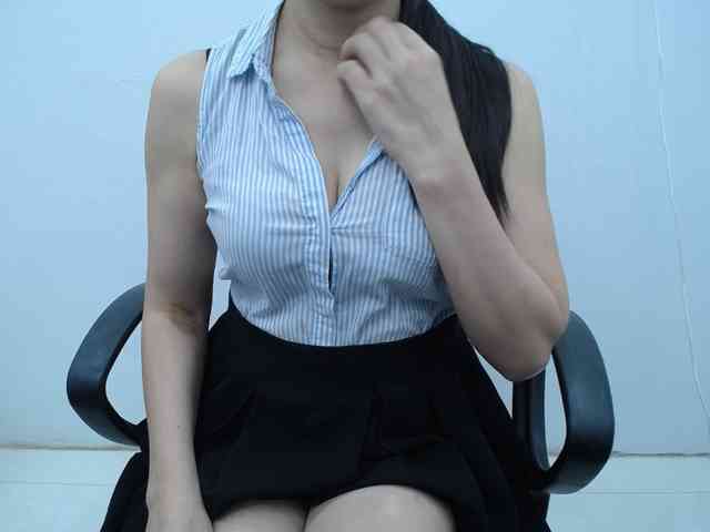 Lady-Young webcam