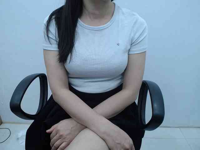 Lady-Young webcam