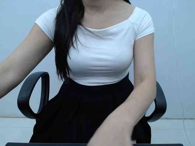 Lady-Young webcam