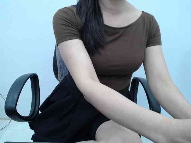 Lady-Young webcam