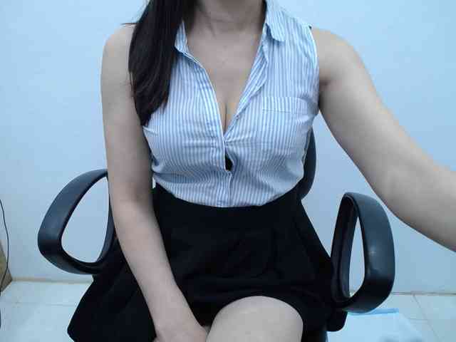 Lady-Young webcam