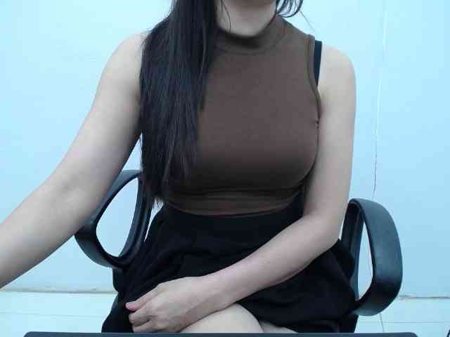 Lady-Young webcam