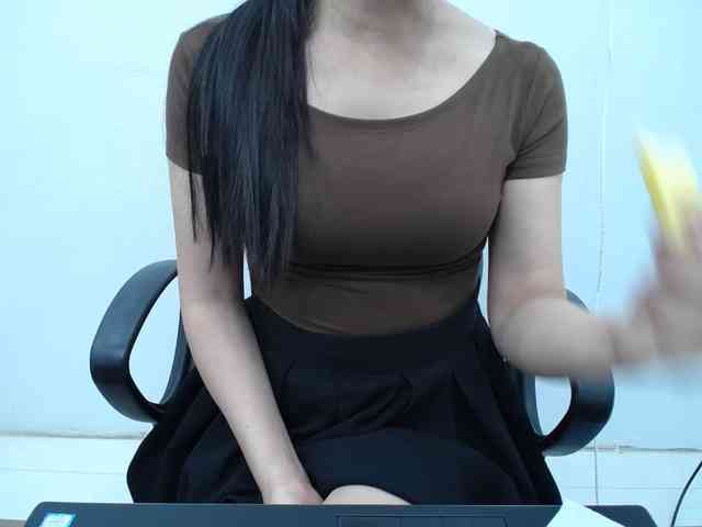 Lady-Young webcam