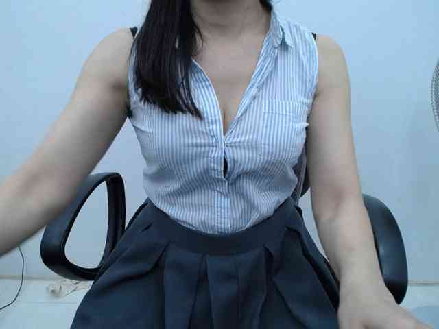 Lady-Young webcam