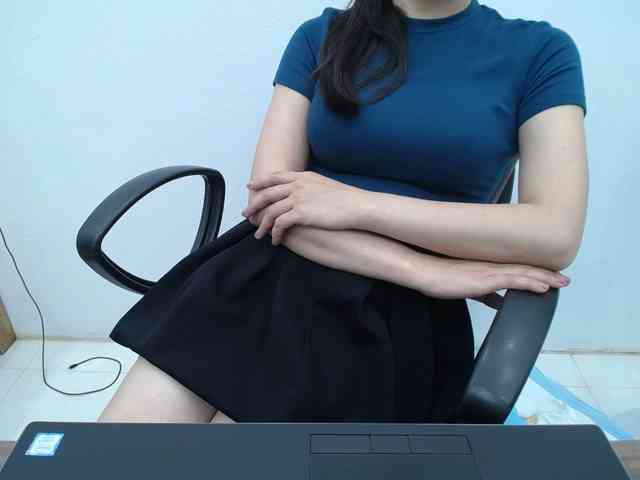 Lady-Young webcam