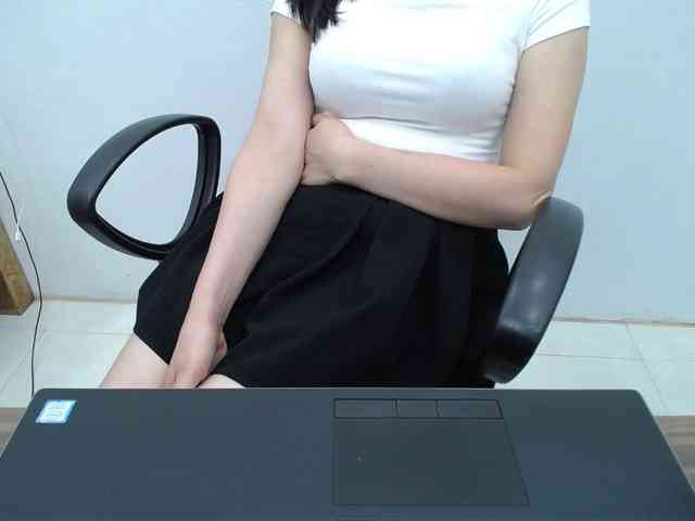 Lady-Young webcam