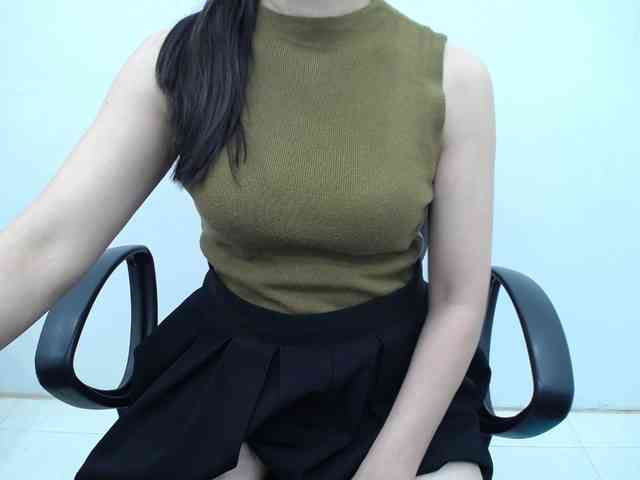 Lady-Young webcam