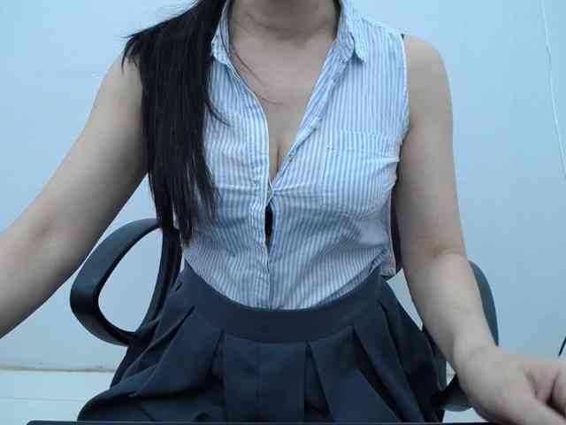 Lady-Young webcam