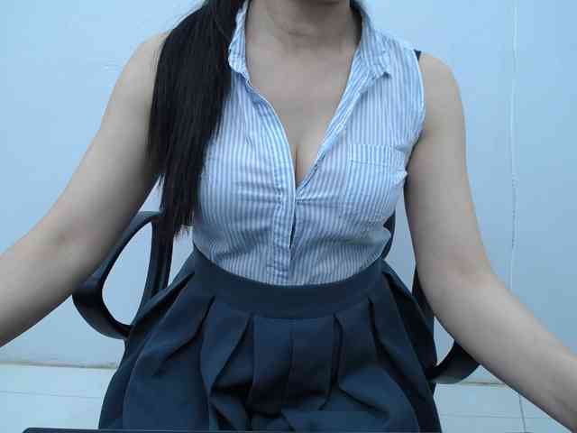 Lady-Young webcam