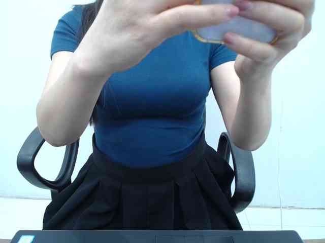 Lady-Young webcam
