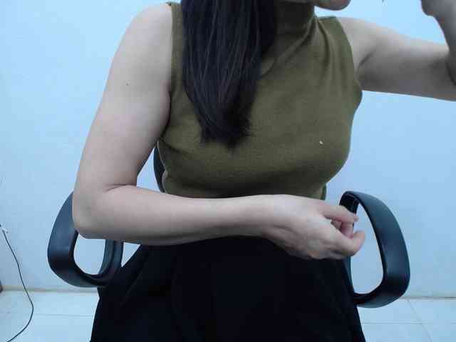 Lady-Young webcam