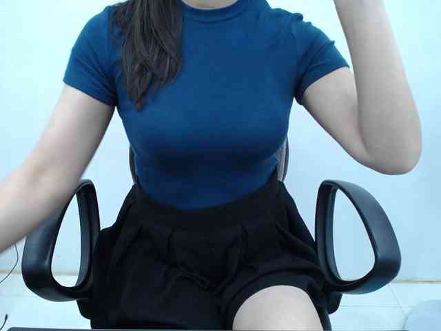 Lady-Young webcam