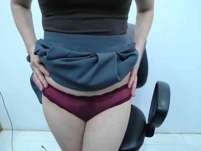 Lady-Young webcam