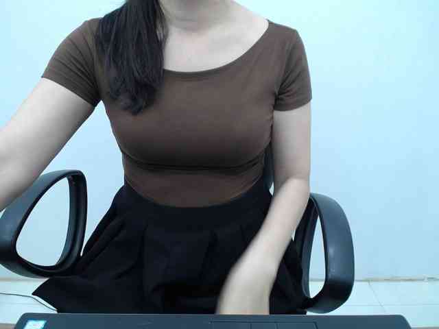 Lady-Young webcam