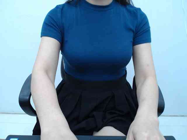 Lady-Young webcam