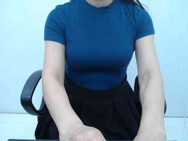 Lady-Young webcam