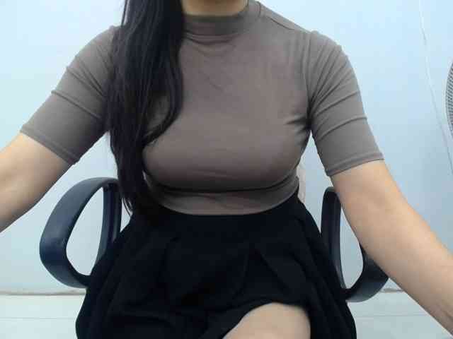 Lady-Young webcam