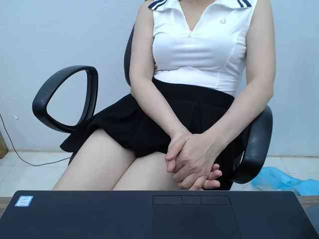 Lady-Young webcam