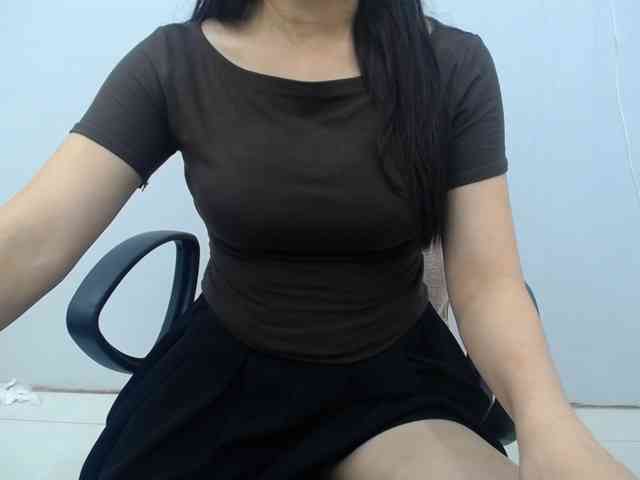 Lady-Young webcam