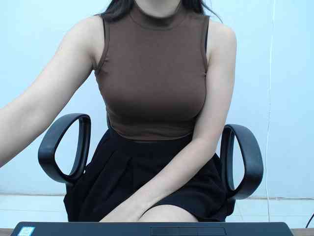 Lady-Young webcam